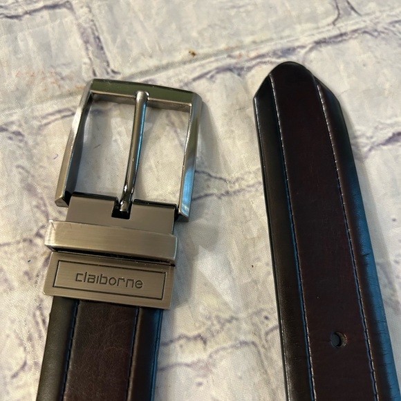 CLAIBORNE REVERSIBLE BLACK/BROWN COATED LEATHER SILVER TONE BUCKLE MENS BELT 44 - Picture 2 of 9